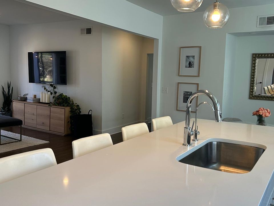 Open kitchen/living room layout