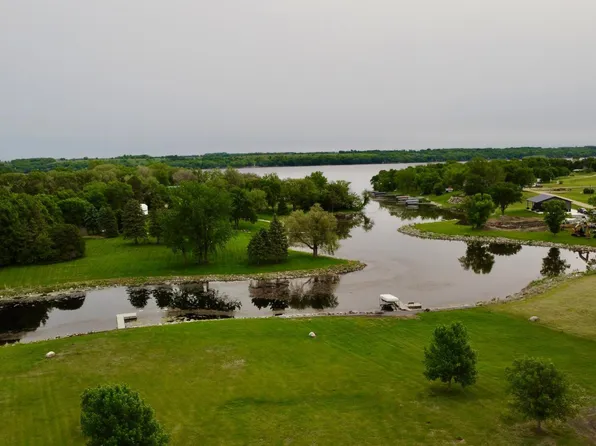 48105 Isaak Ln, Big Stone City, SD 57216