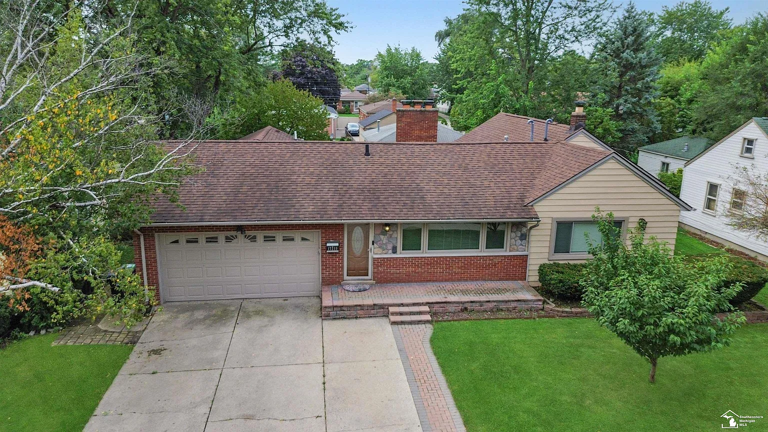 17219 Euclid Ave photo 1
