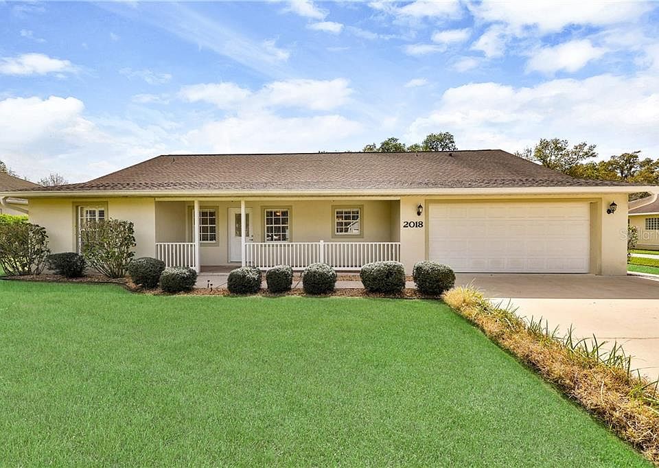 1st image of 2018 NE Voss Oaks Cir