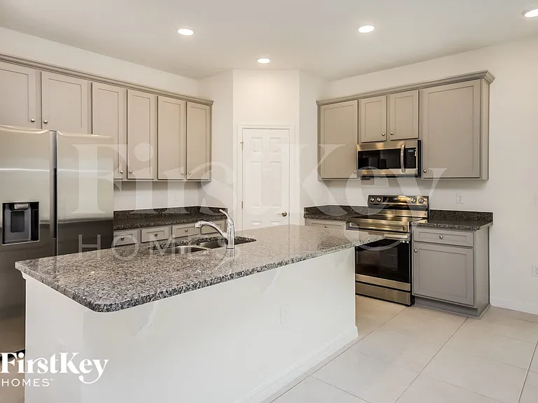 360 Corbel Ln — Photo 4