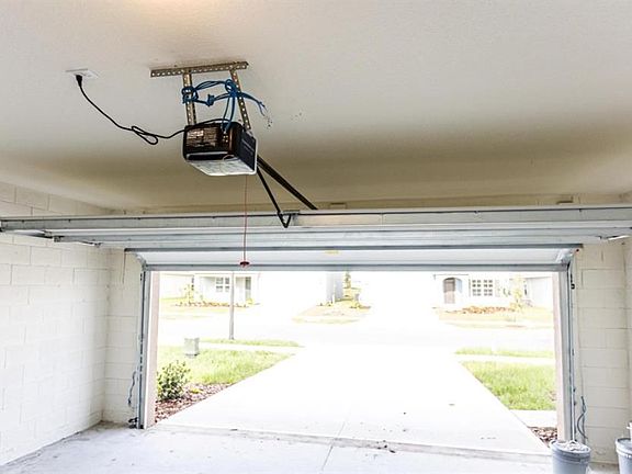 5th image of 1056 Brooklet Dr