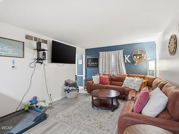 4th image of 3055 Clinton Way