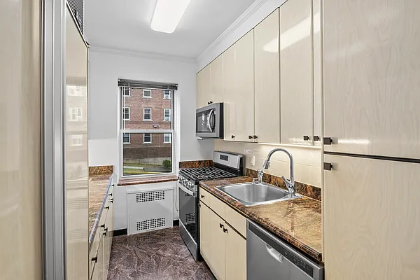 Sold by Compass | media 5