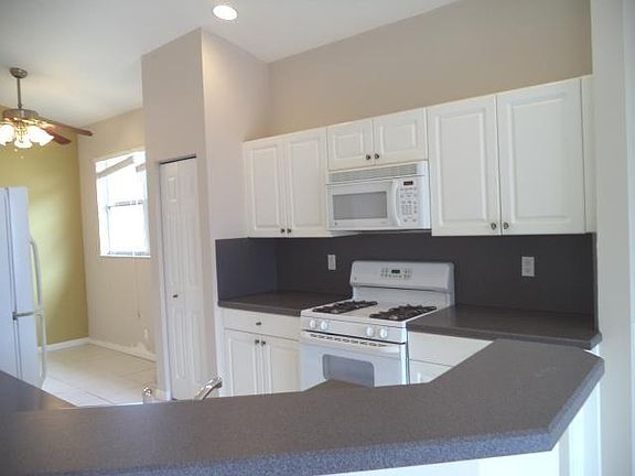 5th image of 323 NW Shoreview Dr