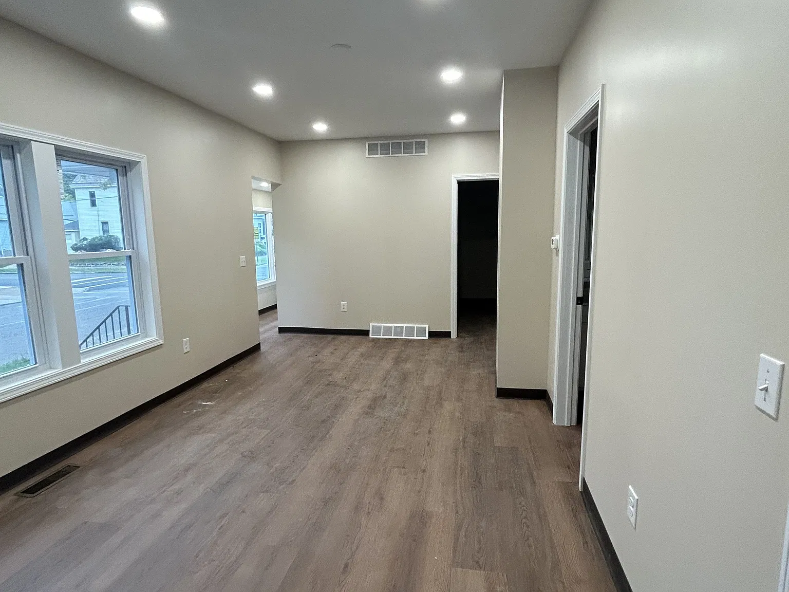 702 Raspberry Street - 2 — Photo 4