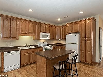 5th image of 523 E Bear Dr