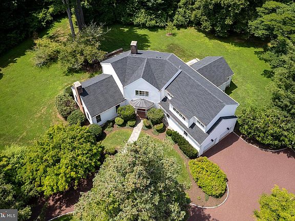 2nd image of 209 Winant Rd
