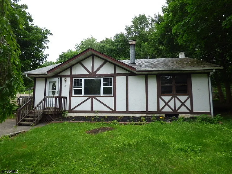 21 E Shore Trl photo 1