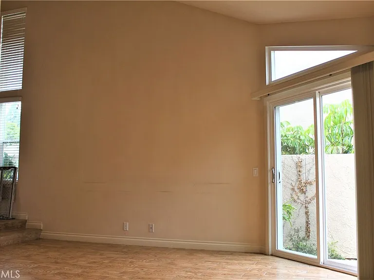 32 Stanford Ct #16 — Photo 12