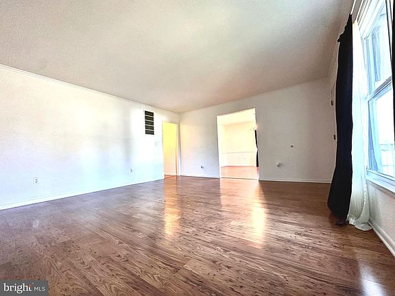 5th image of 7 Oriole Dr