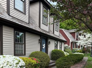 9 Hillview Ln, Woodbury, CT 06798