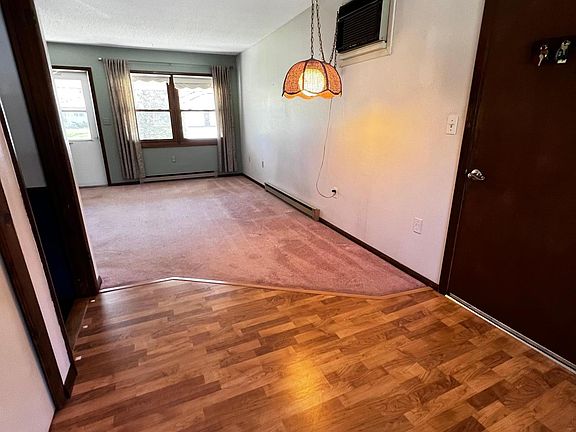 3rd image of 513 Woodland St