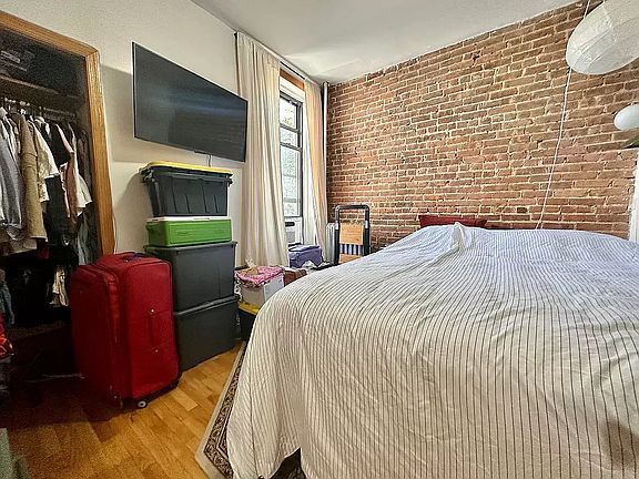 4th image of 788 Park Pl APT 15