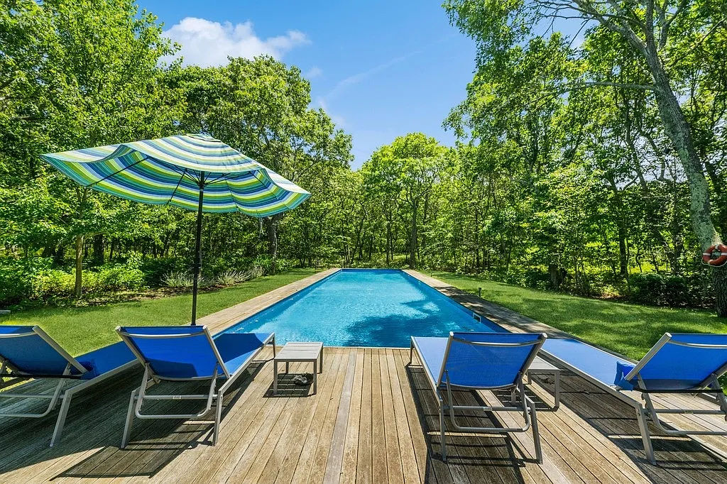 Private Contemporary Retreat — Photo 2