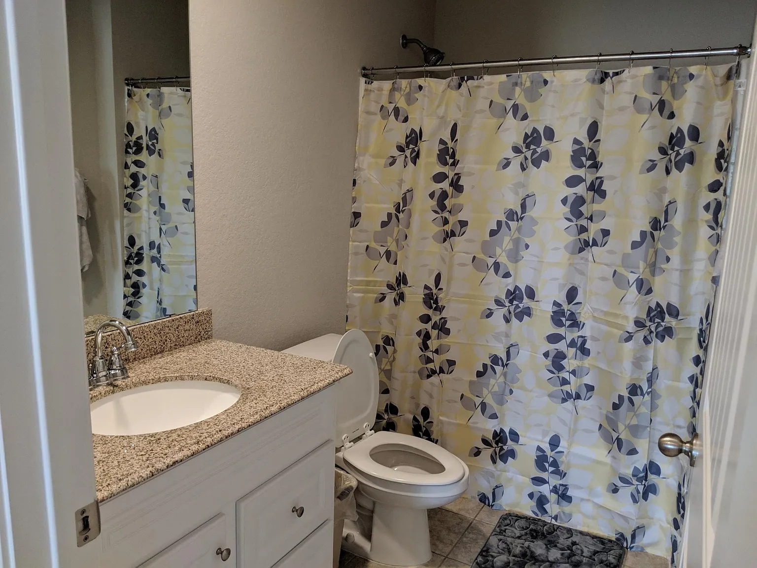 3 bed, 2.5 bath, 1765 sqft, $2,100 — Photo 4