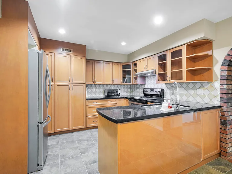 1420 Crestlawn Dr #D142 — Photo 9