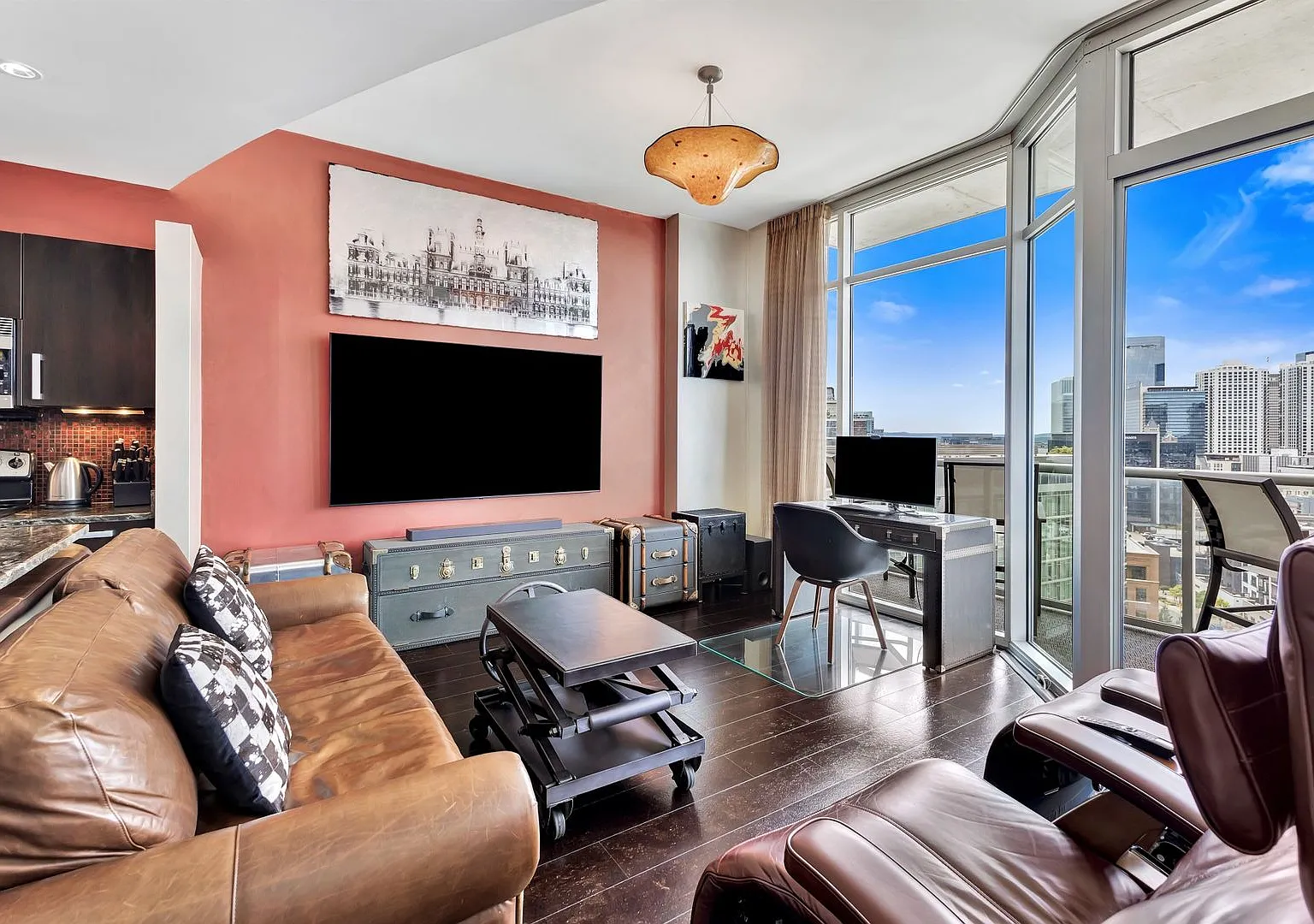 Fully Furnished 15th Floor Condo At Icon In The Gulch — Photo 1