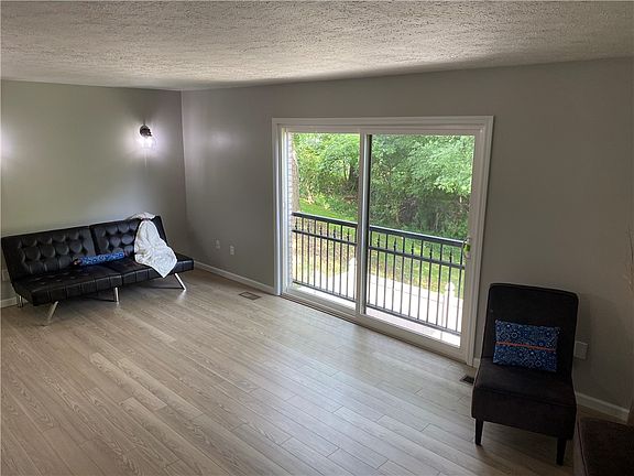 5th image of 210 Williamsburg Ln #210