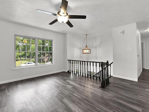 3rd image of 3030 Sycamore Springs Dr