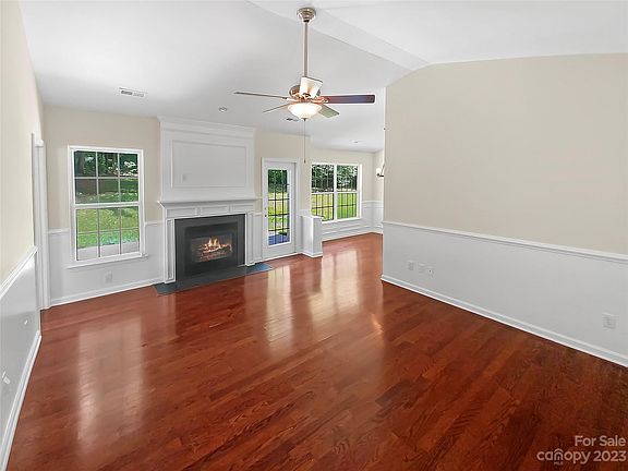 3rd image of 1419 Juniper Hills Ln