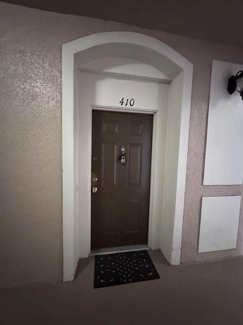 3/2 updated condo, inside gated community in Metrowest! — Photo 3