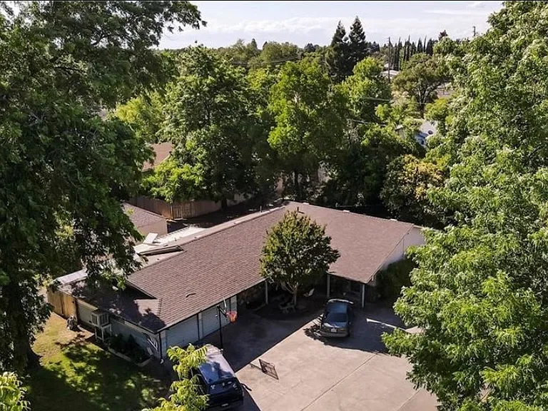 968 Cyndi Cir #B — Photo 1
