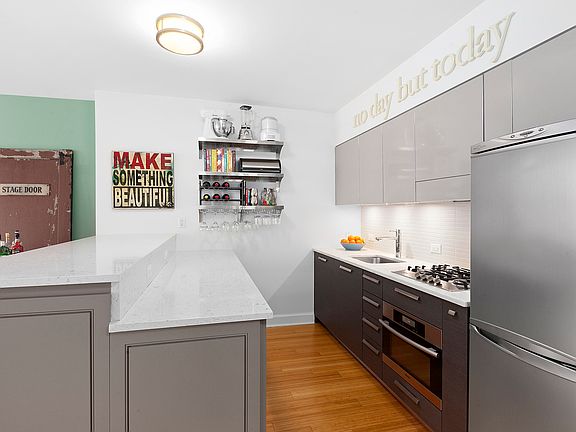 3rd image of 505 W 47th St #6FN