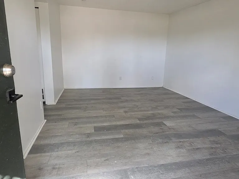 Oakwood Terrace **1 MONTH FREE MOVE IN SPECIAL — Photo 13
