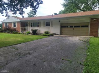 305 Oakpark St NW, North Canton, OH 44720