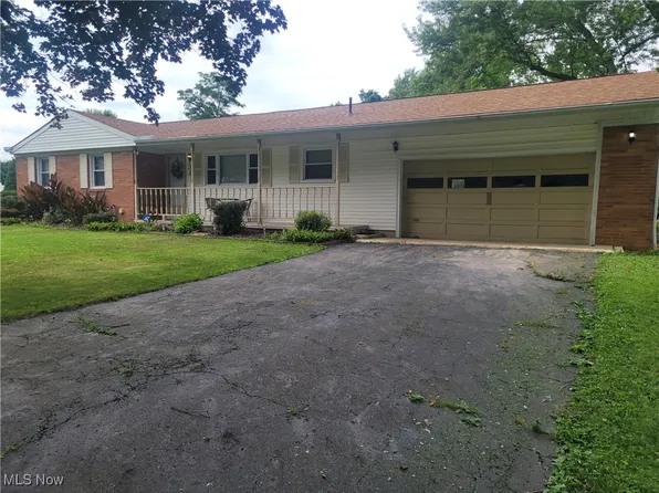 305 Oakpark St NW, North Canton, OH 44720