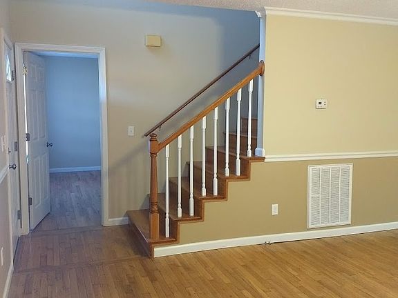 4th image of 98 Russell Ln