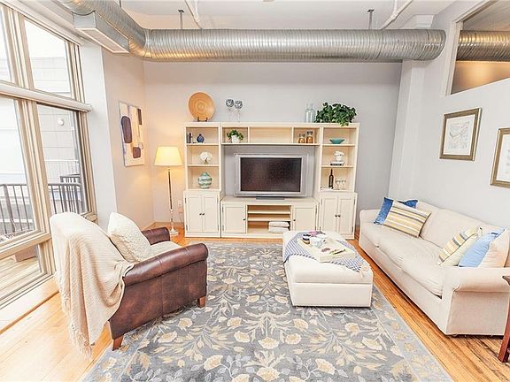 4th image of 1951 W 25th St #505