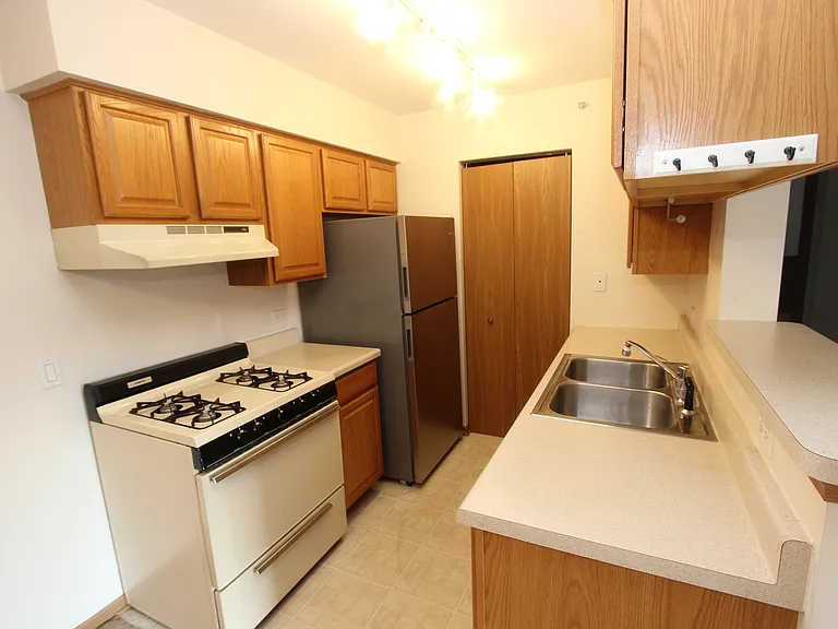 727 Elm Ln #206 — Photo 12