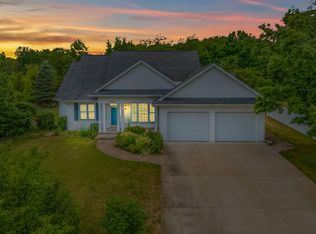 2020 Bates Dr, Hillsdale, MI 49242