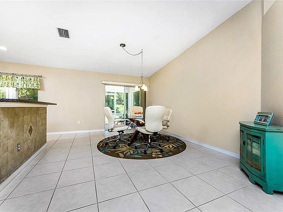 5th image of 2463 Alesio Ave