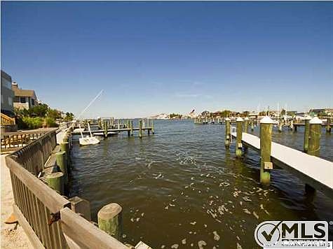 2nd image of 250 Harbor Ct