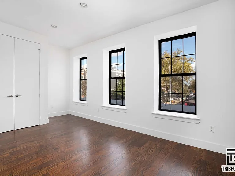 962 Greene Ave #2C — Photo 1