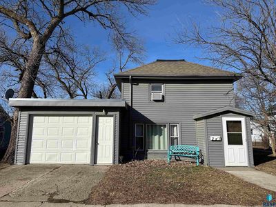 221 S Josephine Ave, Madison, SD, 57042