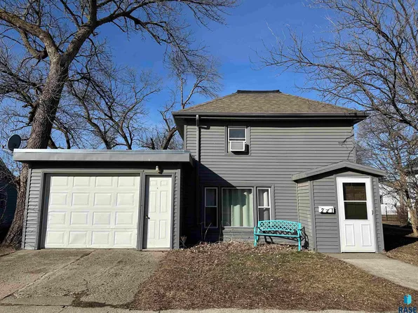 221 S Josephine Ave, Madison, SD 57042