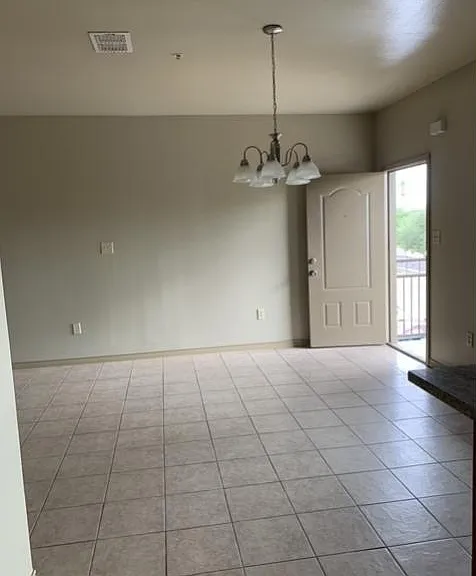 2201 E Travis St #108 — Photo 5