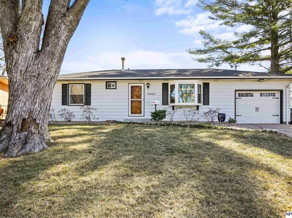 7007 S 79th St, La Vista, NE 68128