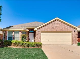 8633 Corral Cir, Fort Worth, TX 76244
