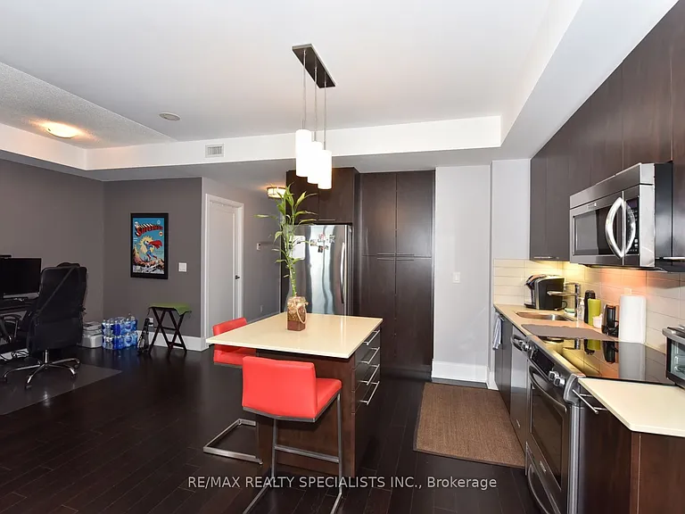 70 Roehampton Ave #712 — Photo 9