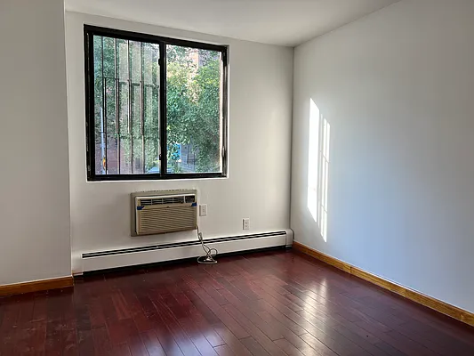 Rented by Gulia Wang, LREB | media 16