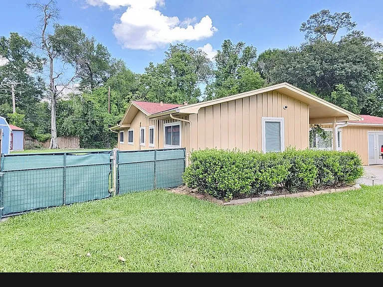 990 Evergreen Ln — Photo 7