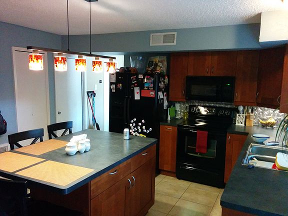 3rd image of 755 Hummingbird Cir