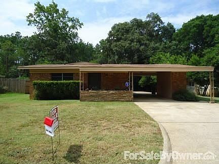 1st image of 809 Willow Dr