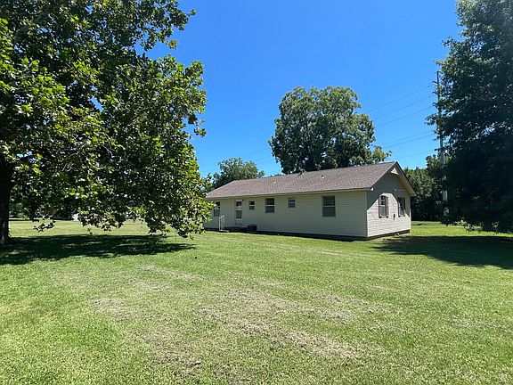5th image of 103 Oak Ln