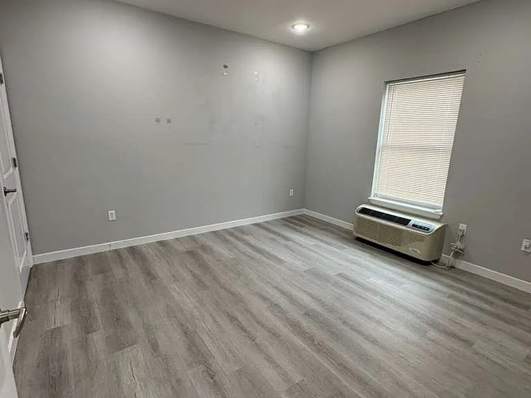 98 12th Ave #303 — Photo 4